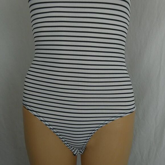 PrettyLittleThing Striped Cami Bodysuit Tank Top Snap Bottom Size 4 Black White - Picture 4 of 10